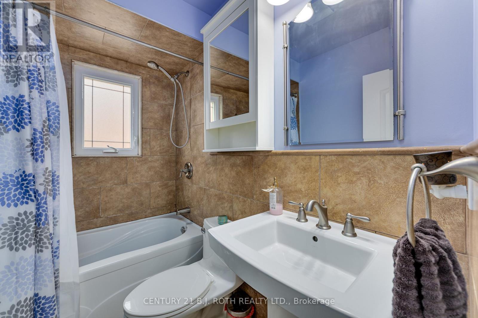 193 Epsom Downs Drive, Toronto, ON - Indoor Photo Showing Bathroom