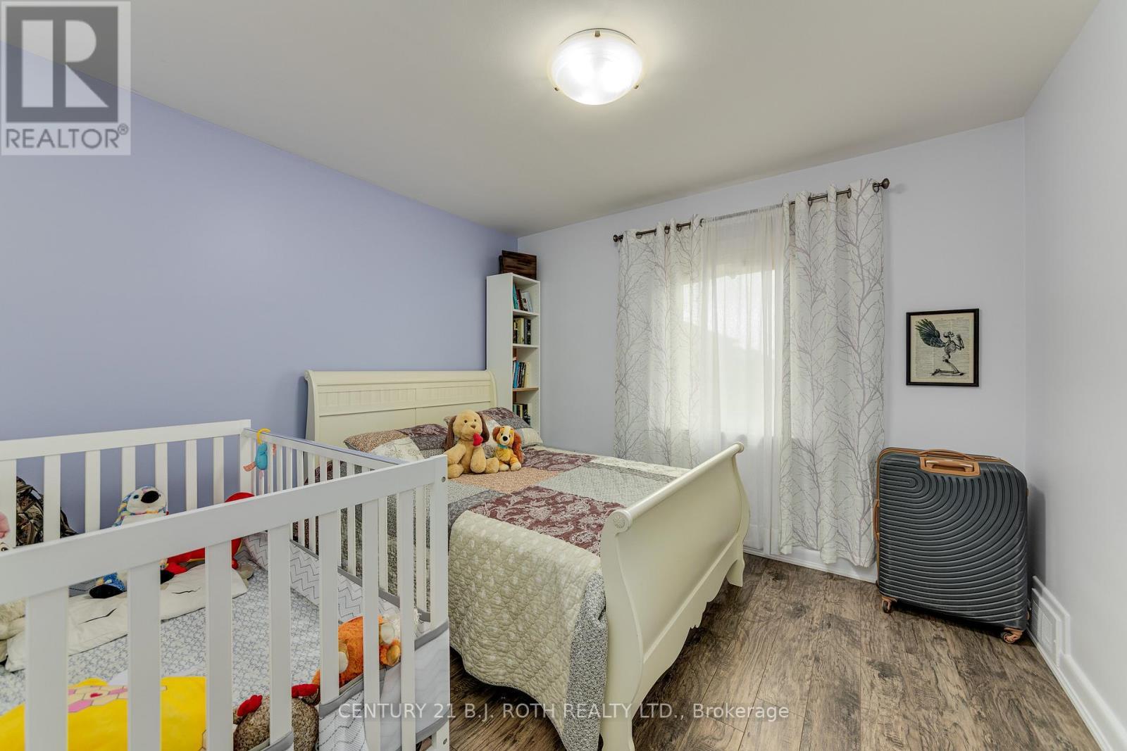 193 Epsom Downs Drive, Toronto, ON - Indoor Photo Showing Bedroom