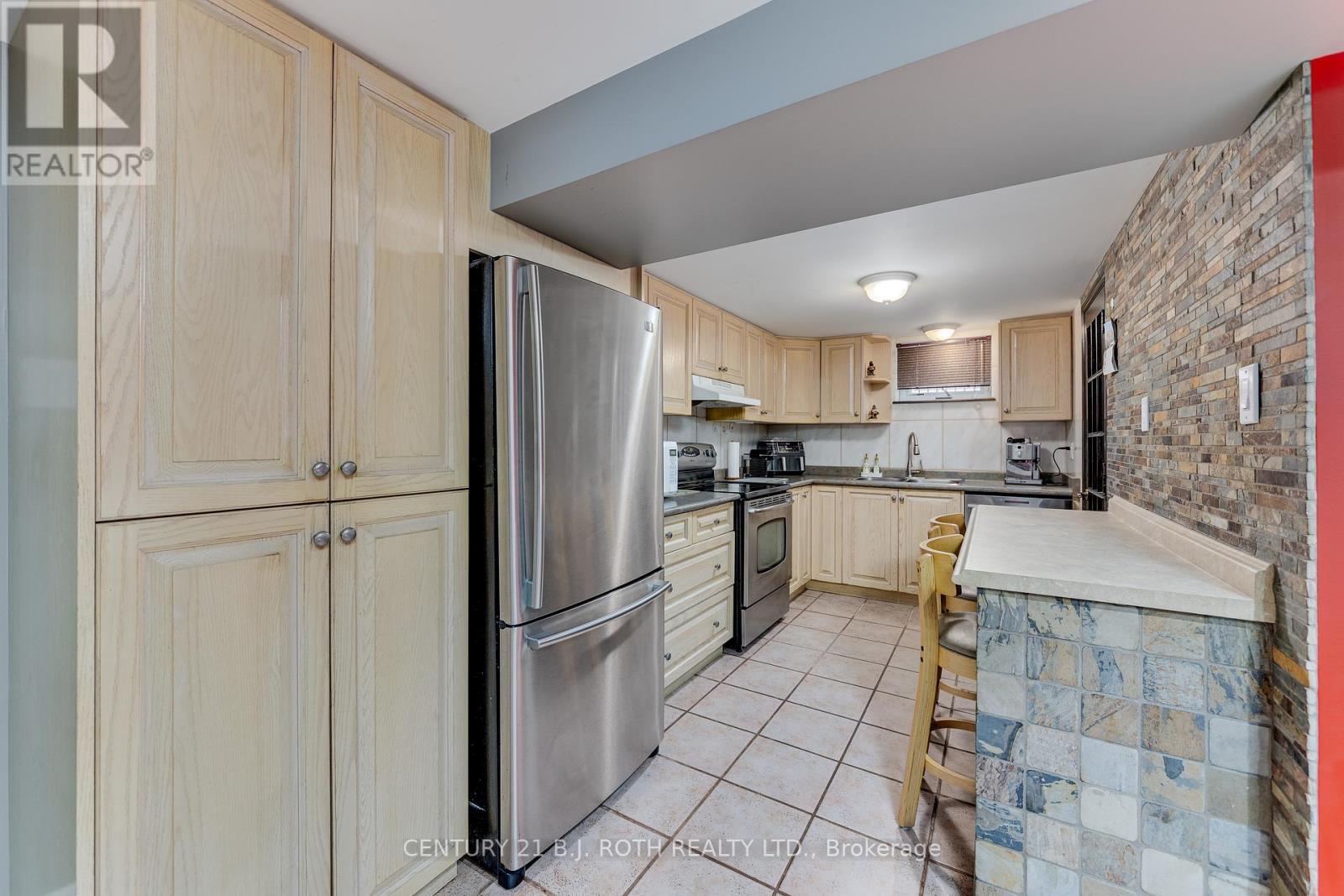 193 Epsom Downs Drive, Toronto, ON - Indoor Photo Showing Kitchen