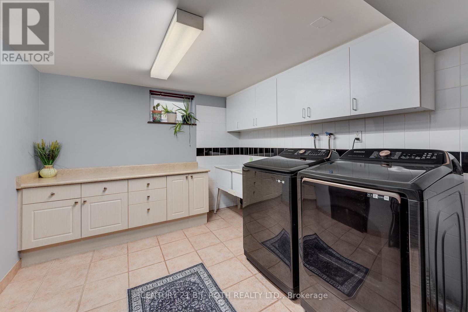193 Epsom Downs Drive, Toronto, ON - Indoor Photo Showing Laundry Room