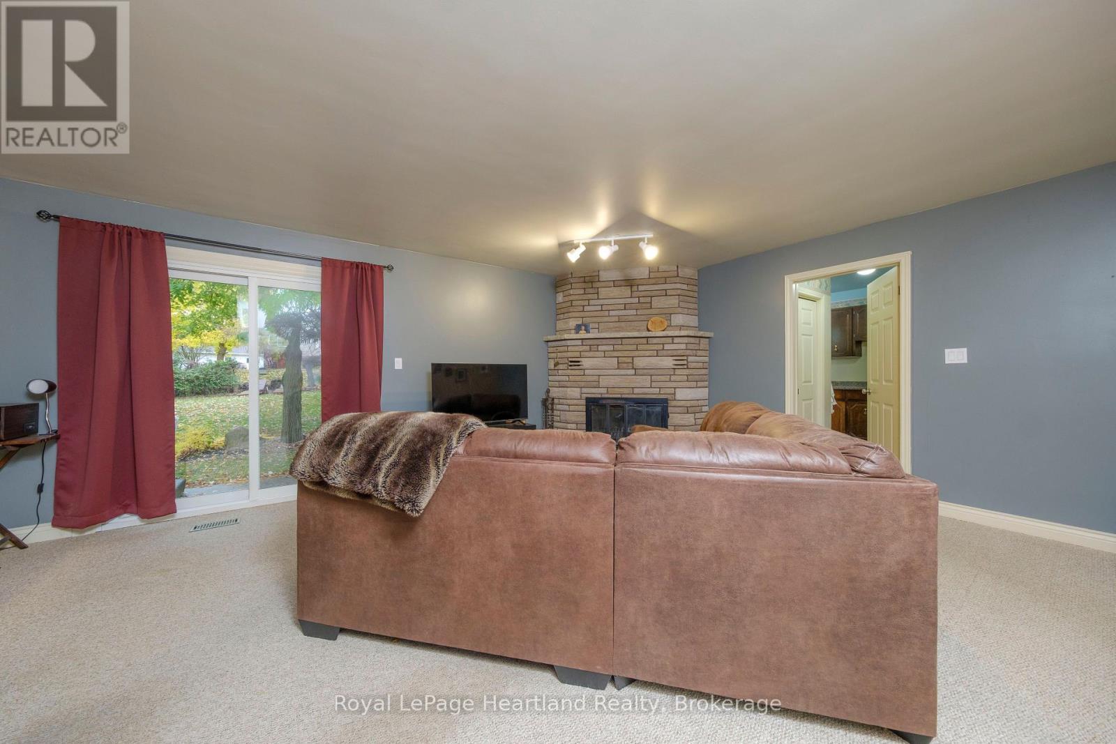 5 Remington Drive, North Huron (Wingham), ON - Indoor Photo Showing Living Room With Fireplace