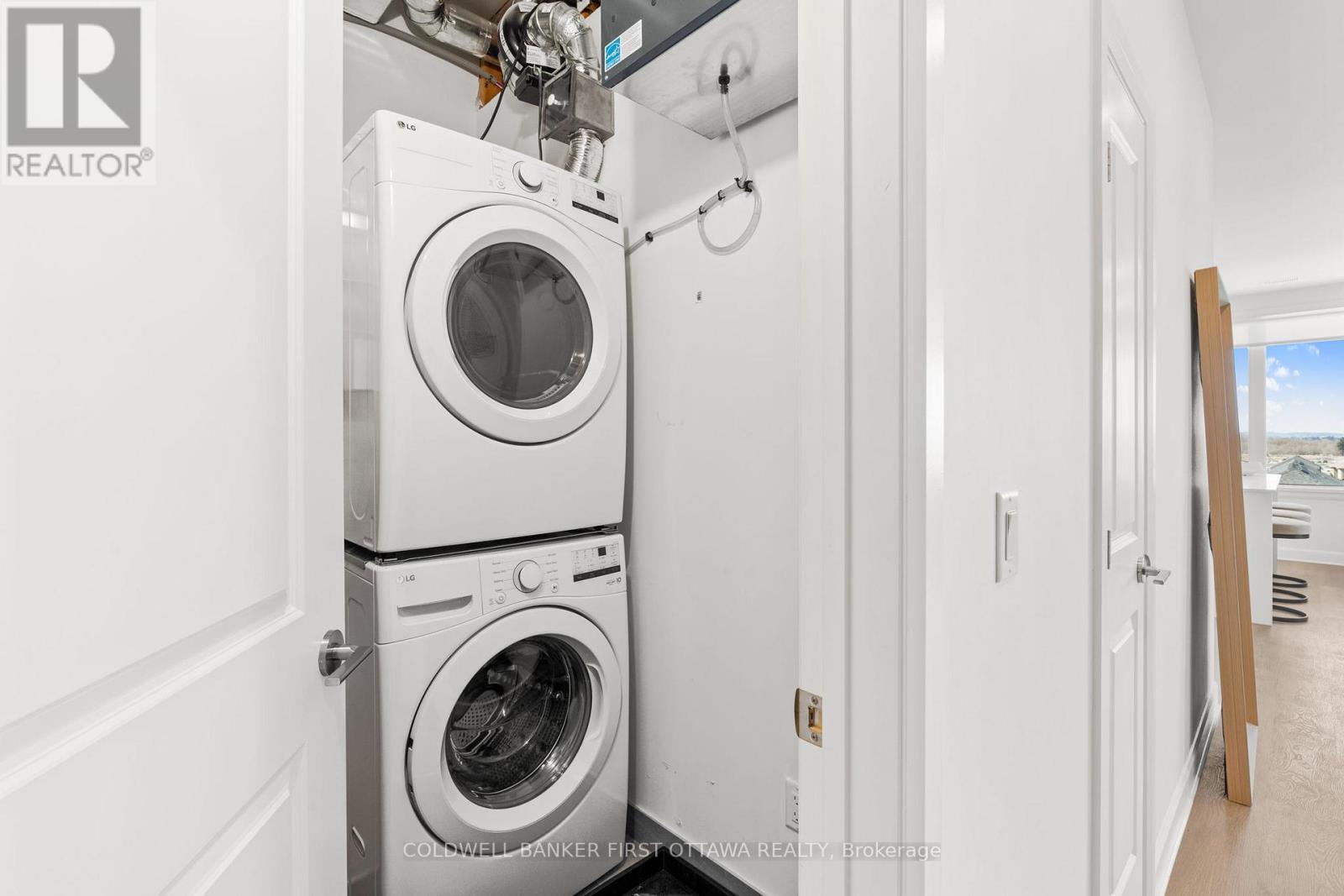 302 - 611 Wanaki Road, Ottawa, ON - Indoor Photo Showing Laundry Room
