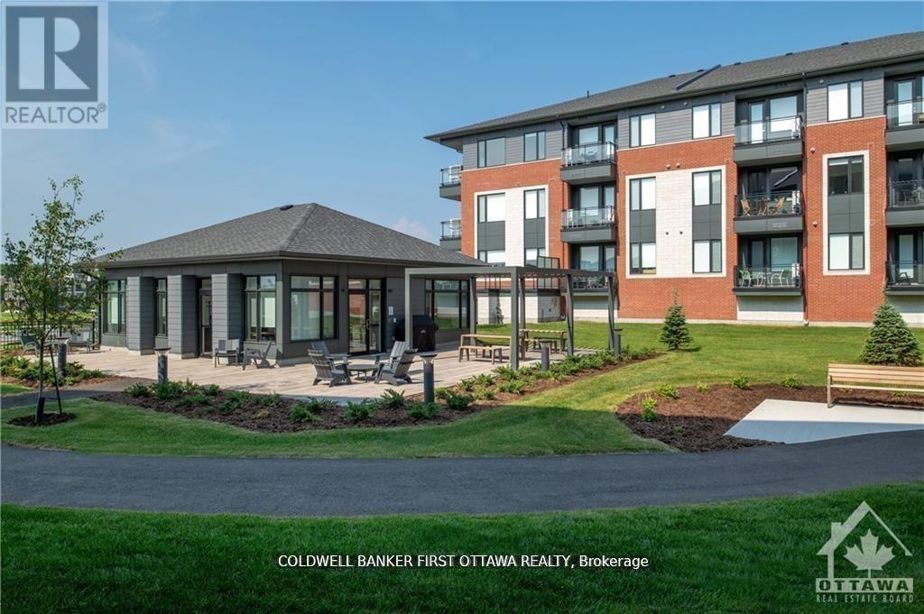 302 - 611 Wanaki Road, Ottawa, ON - Outdoor