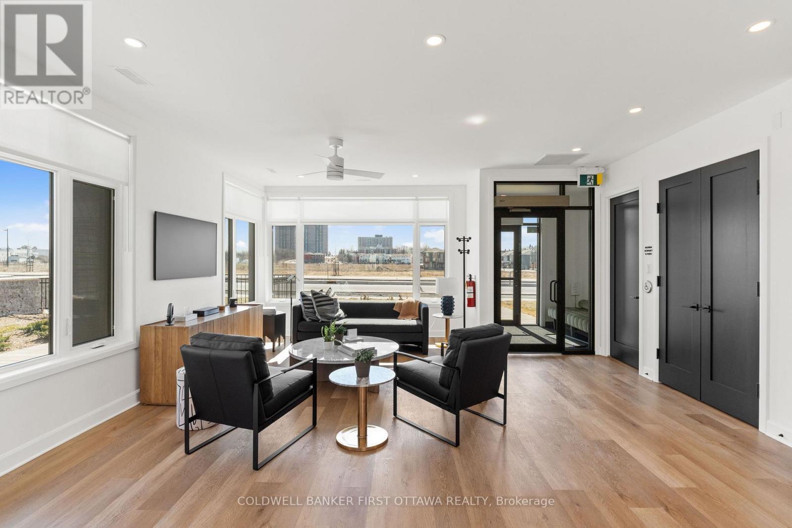 302 - 611 Wanaki Road, Ottawa, ON - Indoor