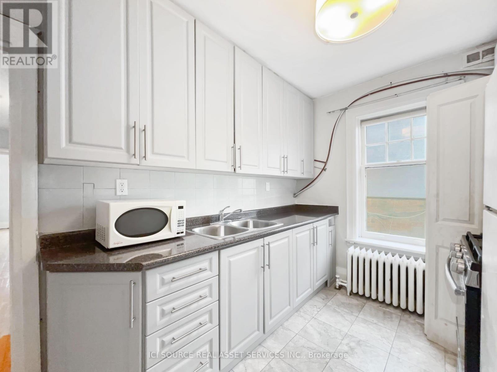 3 - 12 Kendal Avenue, Toronto, ON