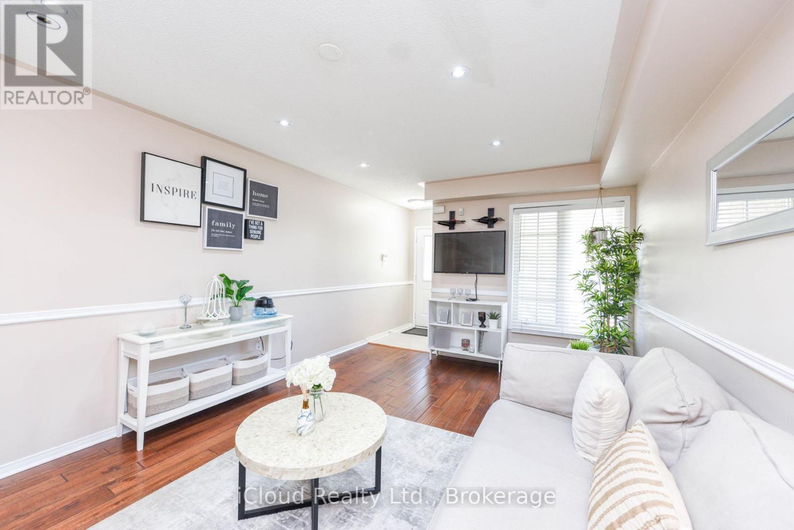 12 Bramcedar Crescent, Brampton, ON - Indoor Photo Showing Living Room