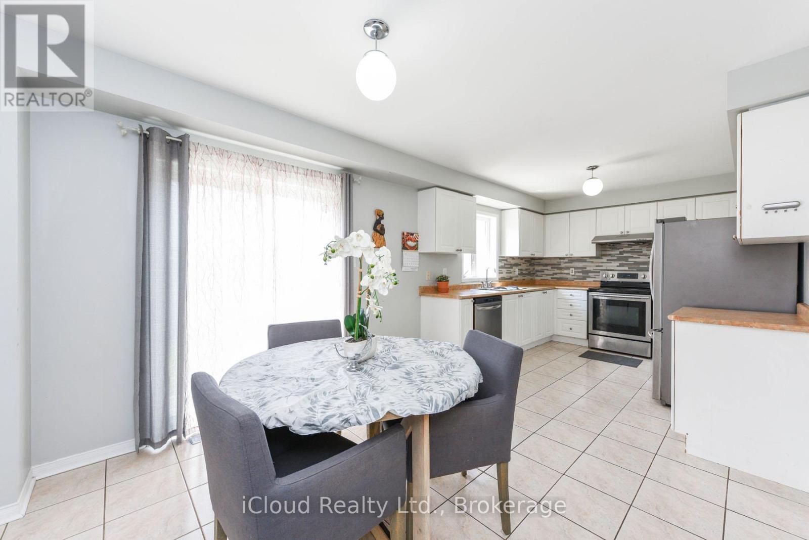 12 Bramcedar Crescent, Brampton, ON - Indoor Photo Showing Kitchen