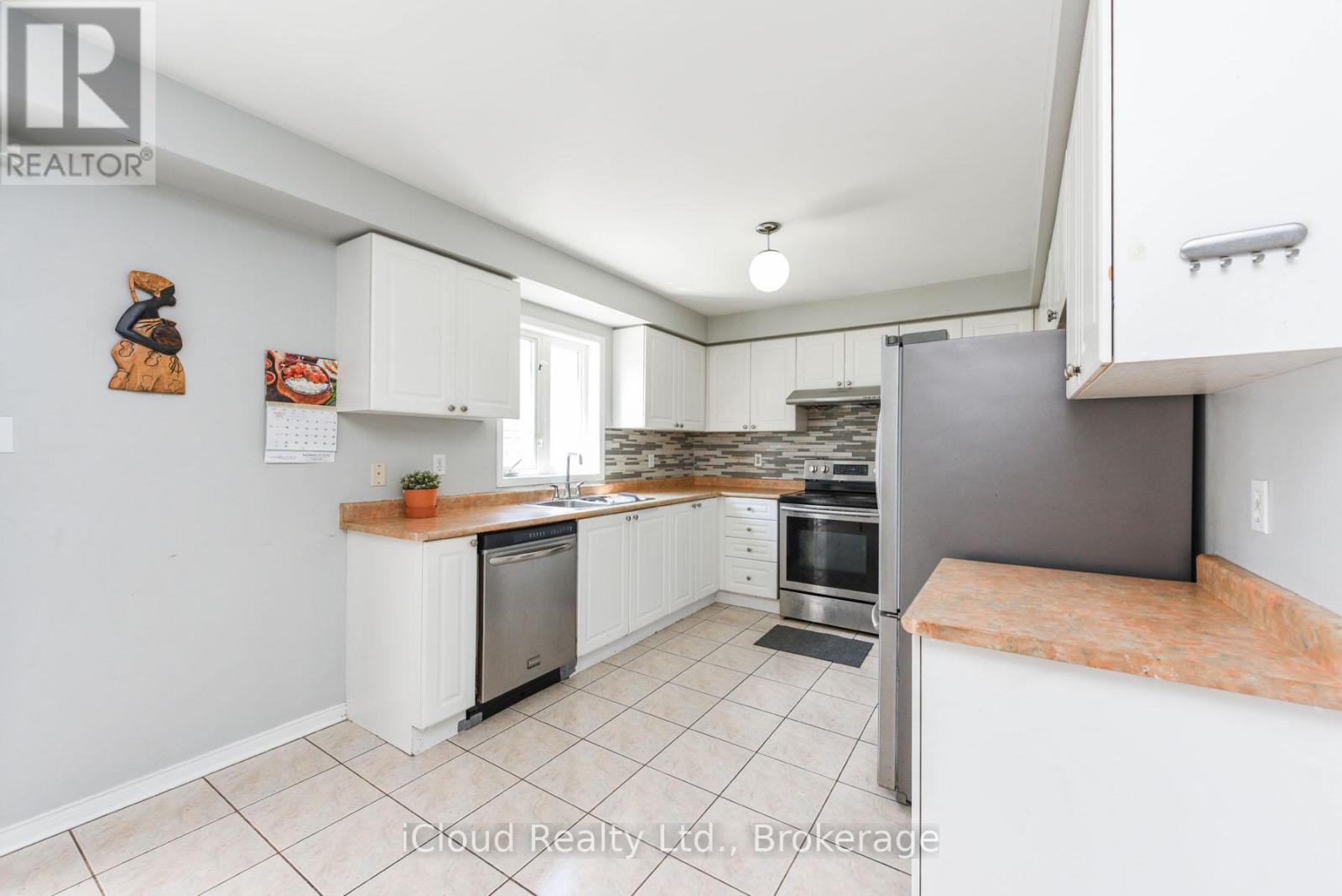 12 Bramcedar Crescent, Brampton, ON - Indoor Photo Showing Kitchen