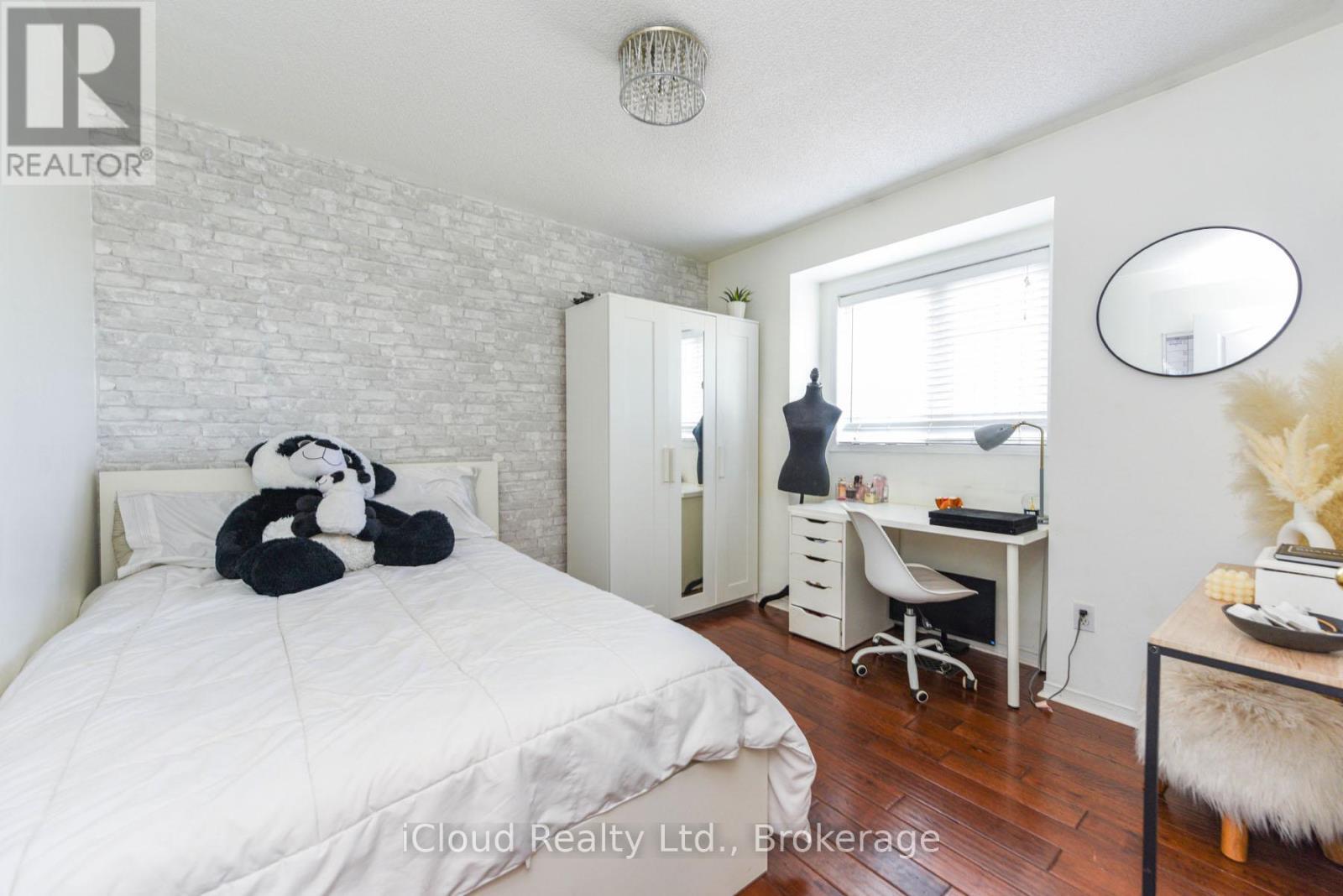 12 Bramcedar Crescent, Brampton, ON - Indoor Photo Showing Bedroom