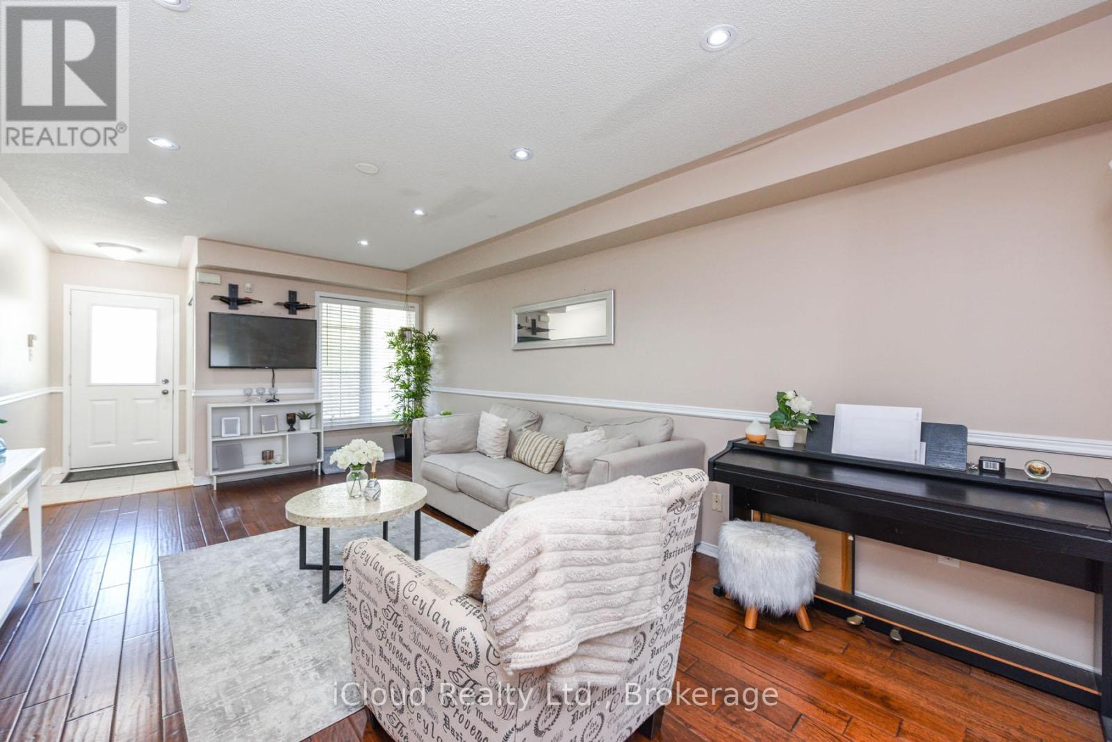 12 Bramcedar Crescent, Brampton, ON - Indoor Photo Showing Living Room