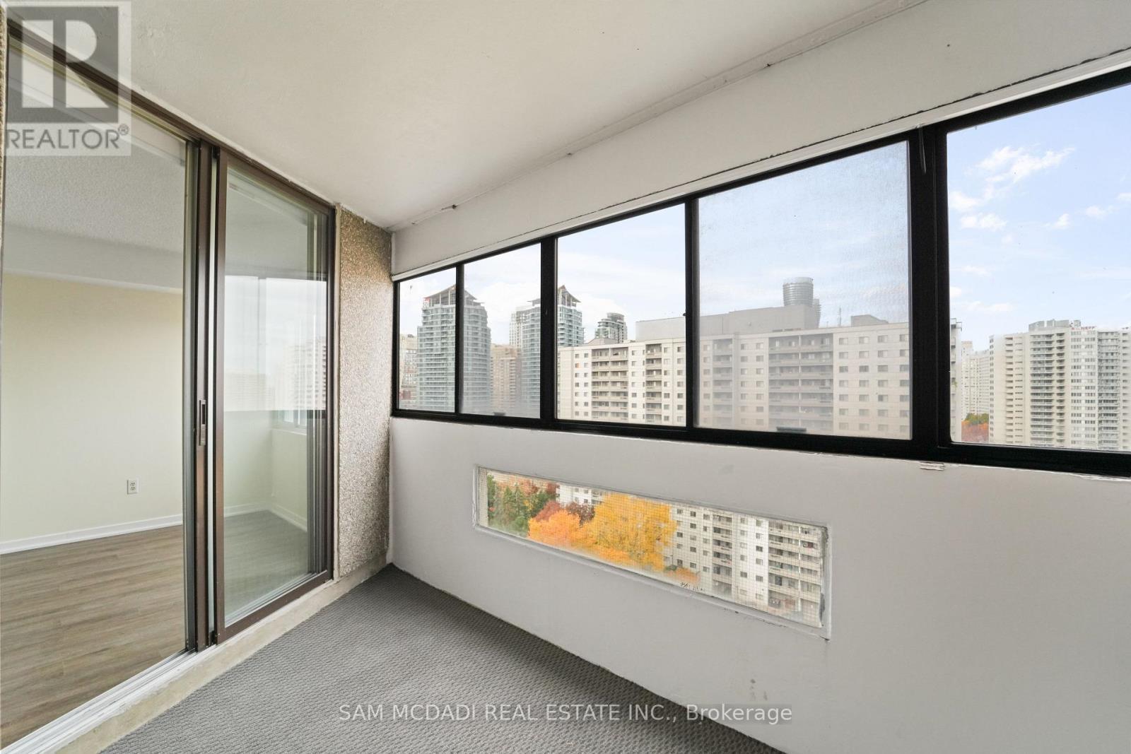 1706 - 50 Elm Drive E, Mississauga, ON - Indoor Photo Showing Other Room