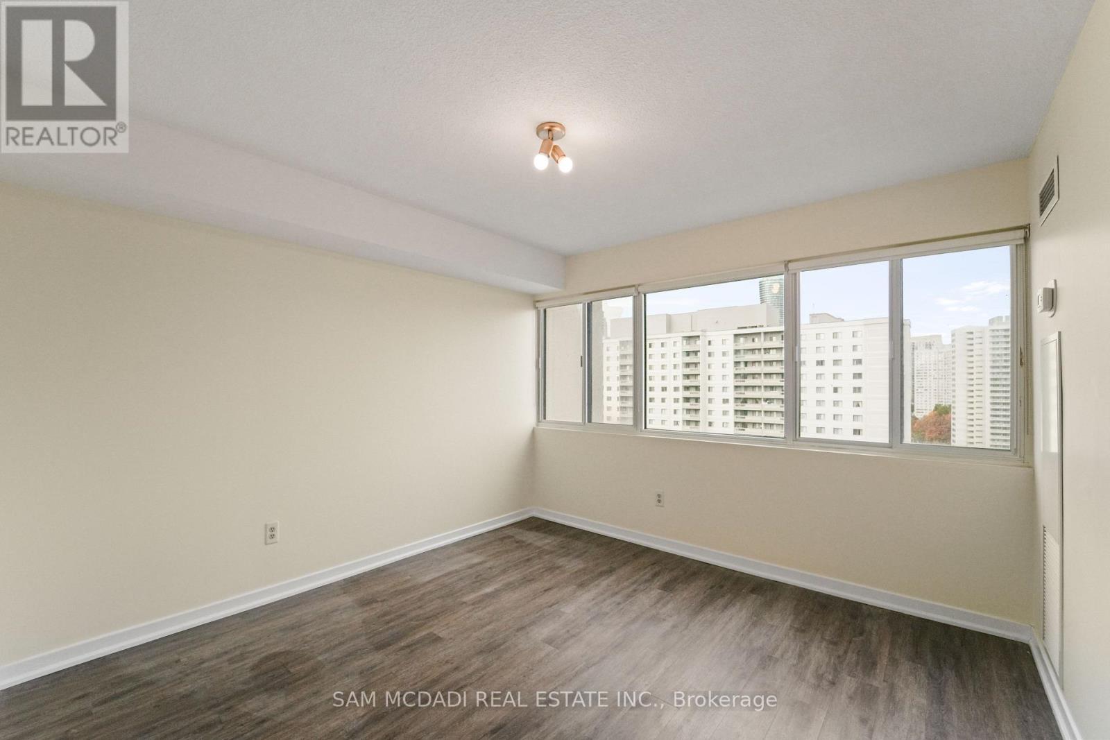 1706 - 50 Elm Drive E, Mississauga, ON - Indoor Photo Showing Other Room