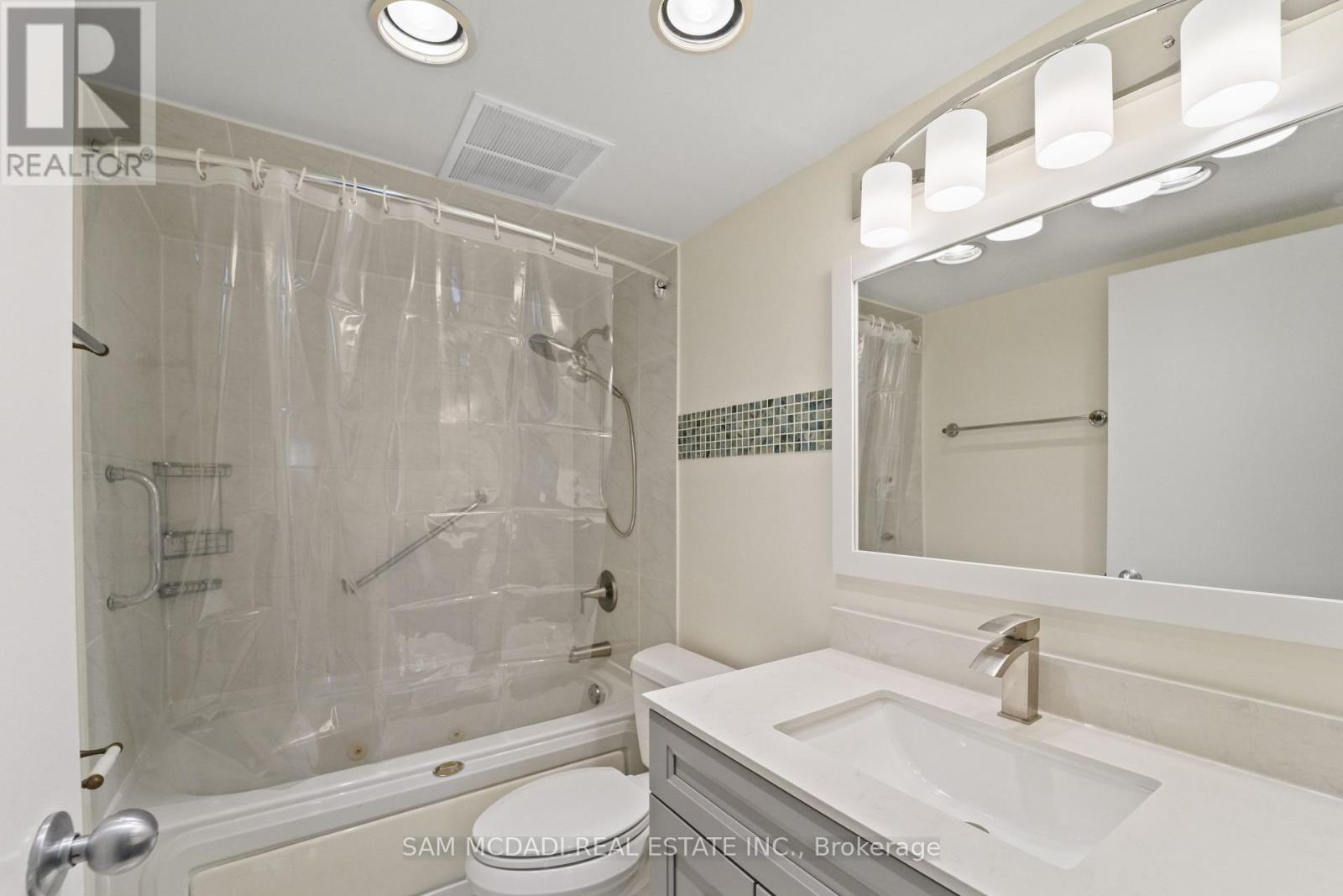 1706 - 50 Elm Drive E, Mississauga, ON - Indoor Photo Showing Bathroom