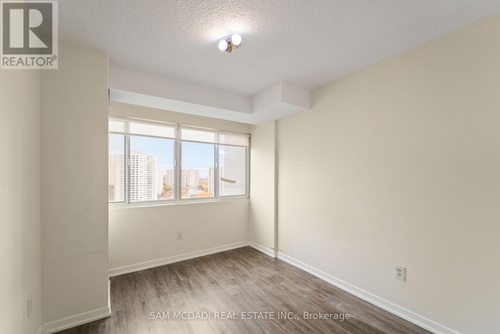 1706 - 50 Elm Drive E, Mississauga, ON - Indoor Photo Showing Other Room