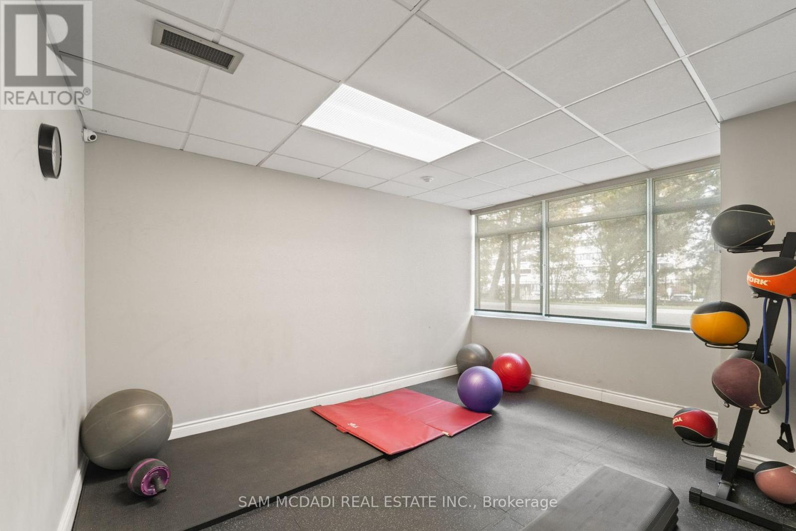 1706 - 50 Elm Drive E, Mississauga, ON - Indoor Photo Showing Gym Room