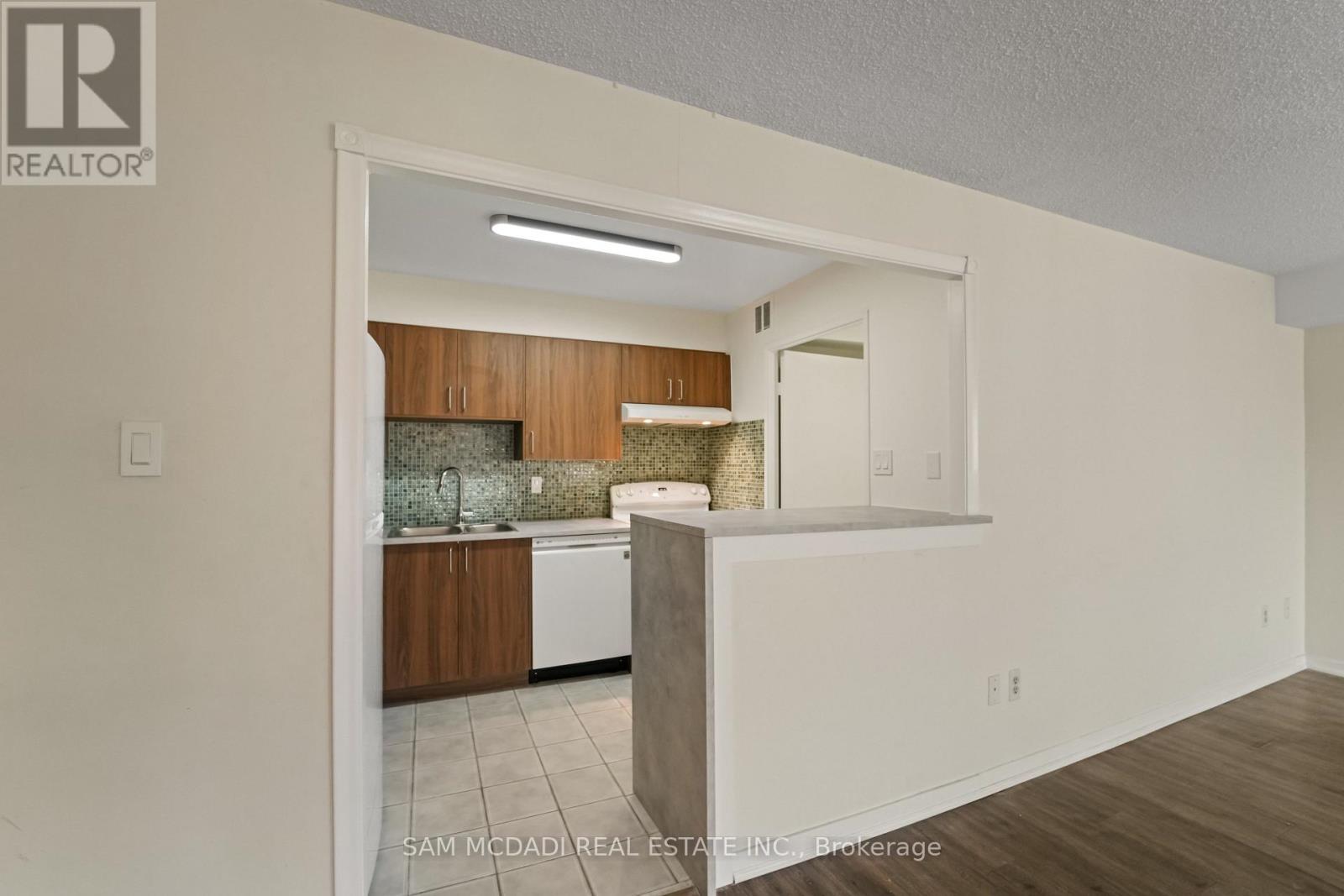 1706 - 50 Elm Drive E, Mississauga, ON - Indoor Photo Showing Kitchen