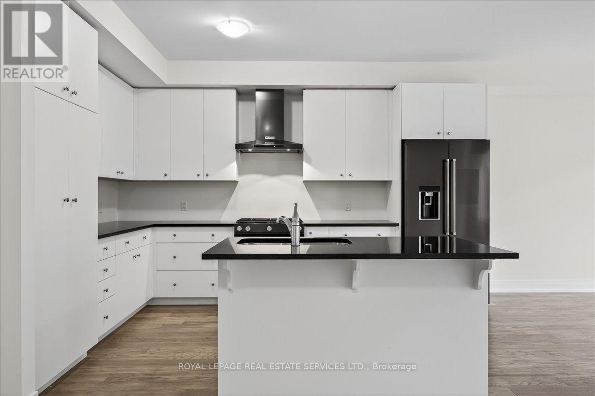 43 Kenesky Drive, Hamilton, ON - Indoor Photo Showing Kitchen