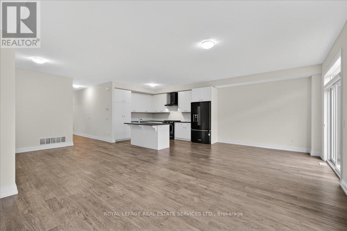 43 Kenesky Drive, Hamilton, ON - Indoor Photo Showing Kitchen