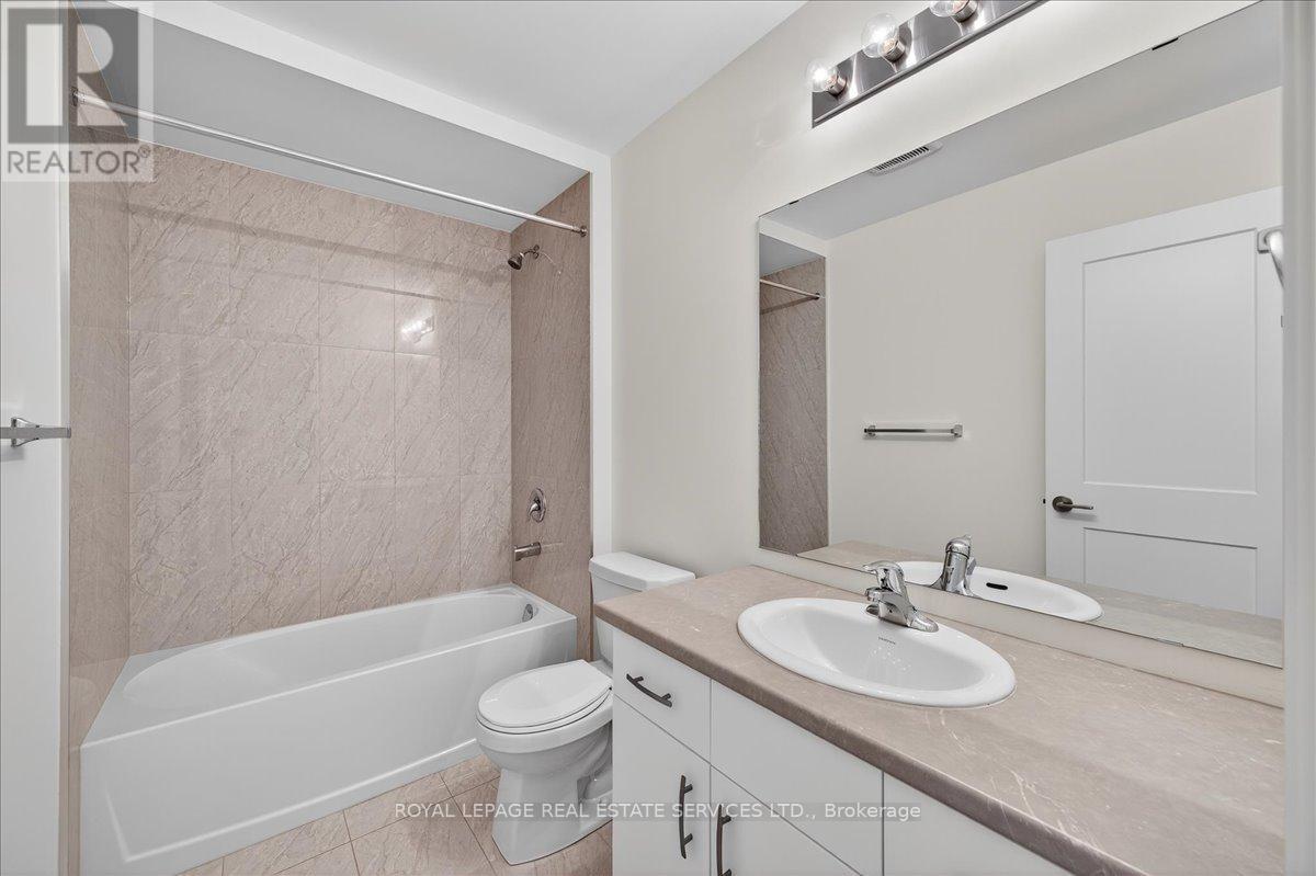 43 Kenesky Drive, Hamilton, ON - Indoor Photo Showing Bathroom