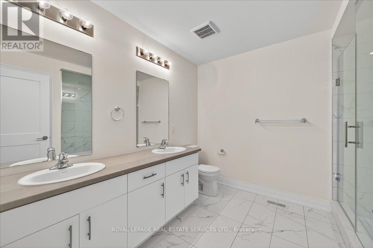 43 Kenesky Drive, Hamilton, ON - Indoor Photo Showing Bathroom