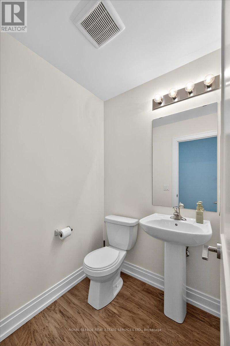 43 Kenesky Drive, Hamilton, ON - Indoor Photo Showing Bathroom