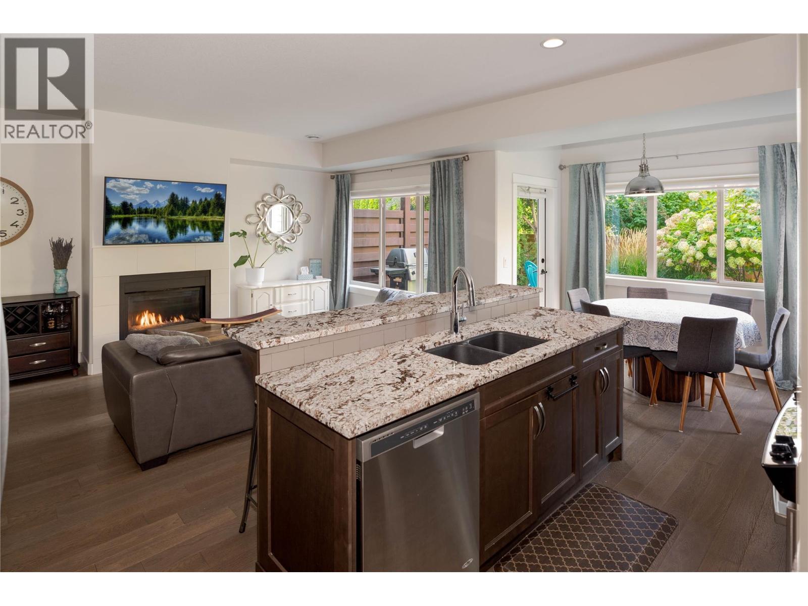 3350 Woodsdale Road Unit# 703, Lake Country, BC - Indoor With Fireplace