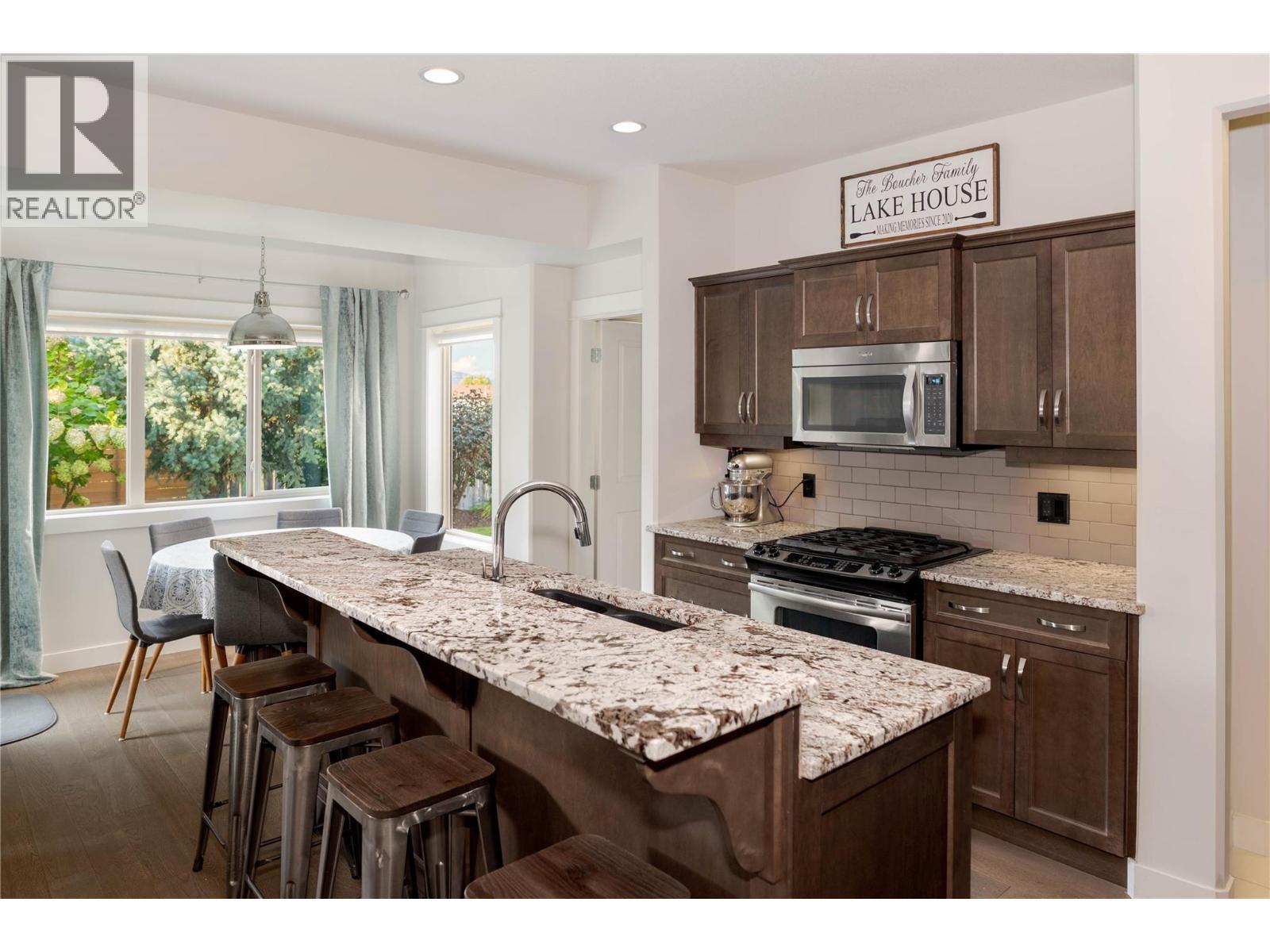 3350 Woodsdale Road Unit# 703, Lake Country, BC - Indoor Photo Showing Kitchen With Upgraded Kitchen