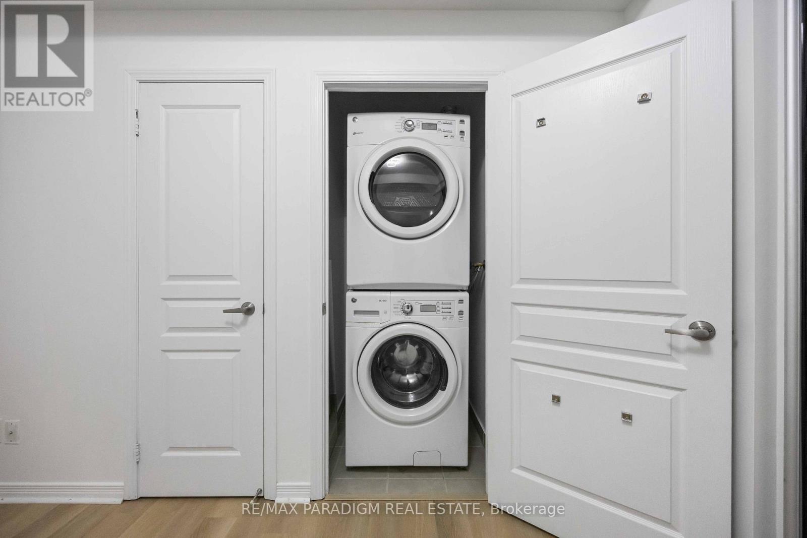 1211 - 352 Front Street W, Toronto, ON - Indoor Photo Showing Laundry Room