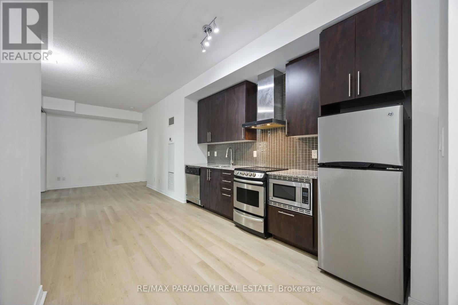 1211 - 352 Front Street W, Toronto, ON - Indoor Photo Showing Kitchen