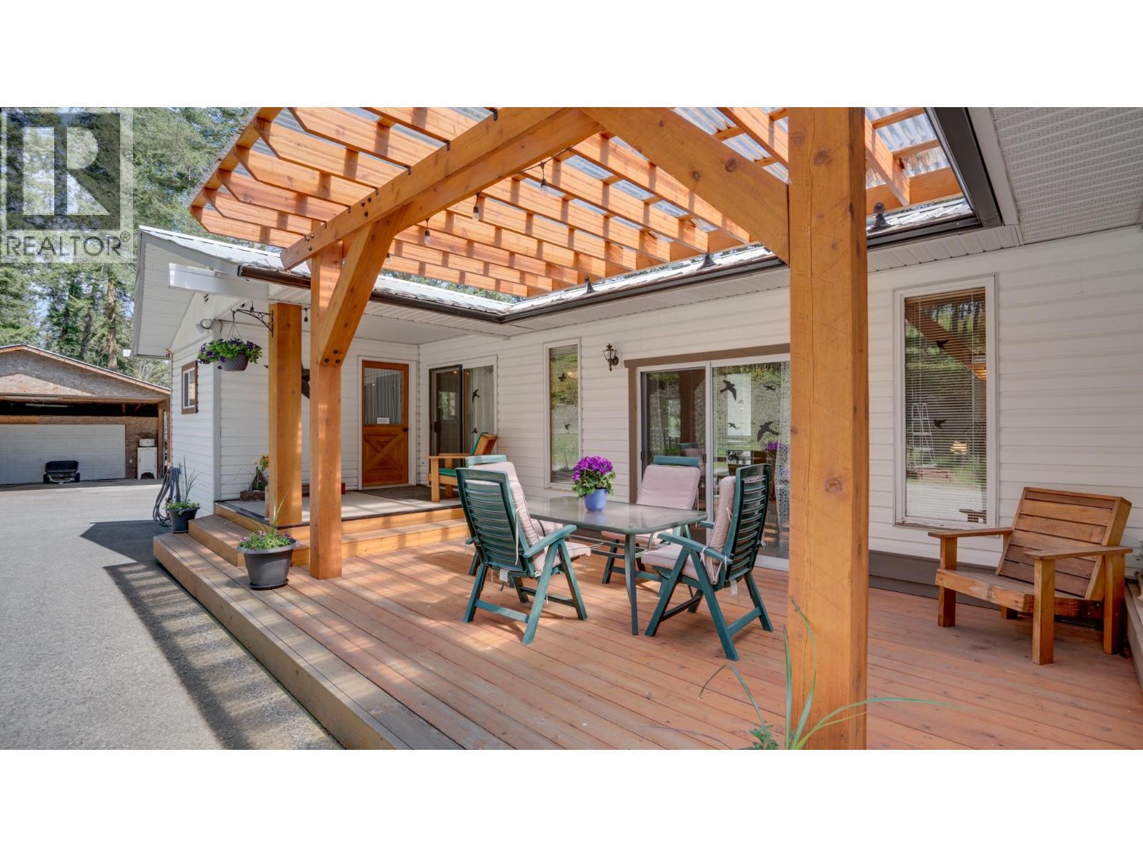 4851 Lansdowne Road, Spallumcheen, BC - Outdoor With Deck Patio Veranda