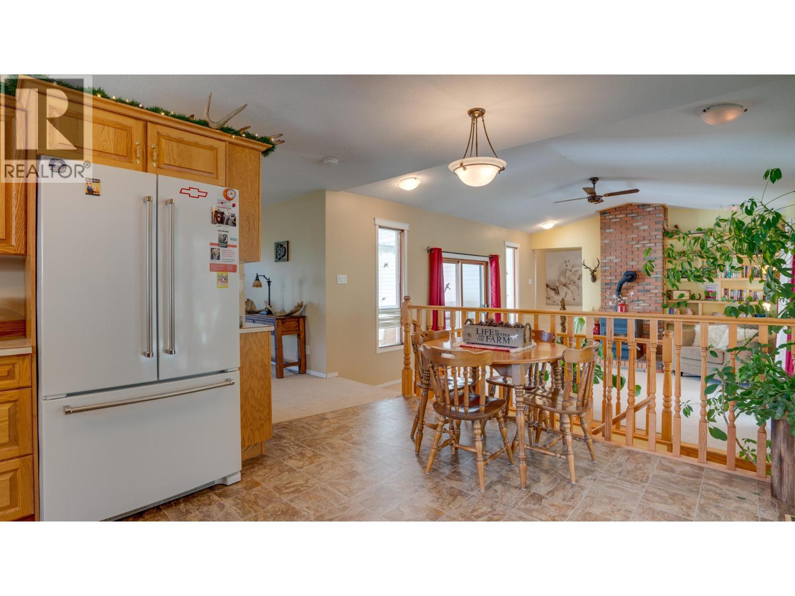 4851 Lansdowne Road, Spallumcheen, BC - Indoor Photo Showing Dining Room