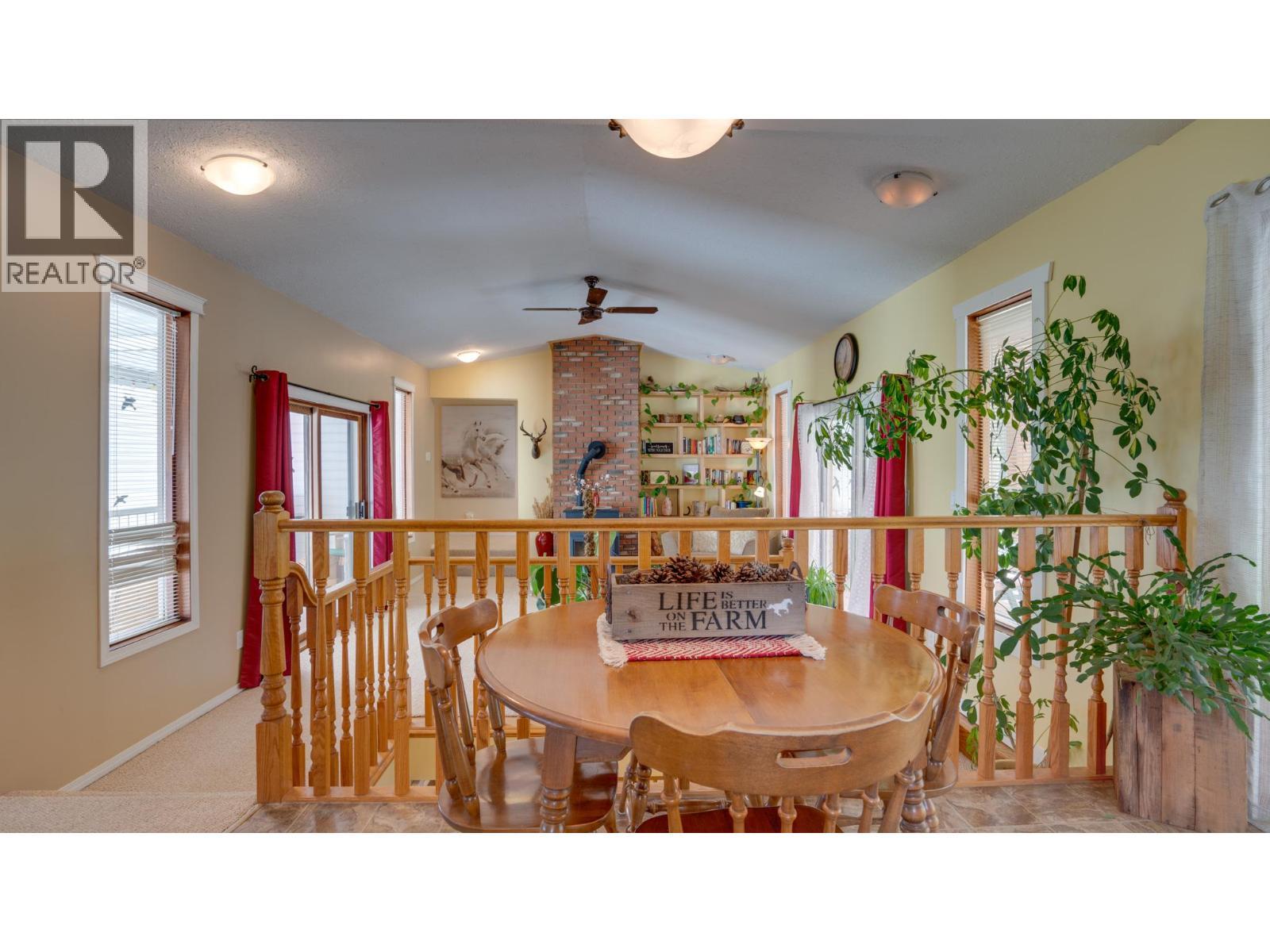 4851 Lansdowne Road, Spallumcheen, BC - Indoor Photo Showing Dining Room
