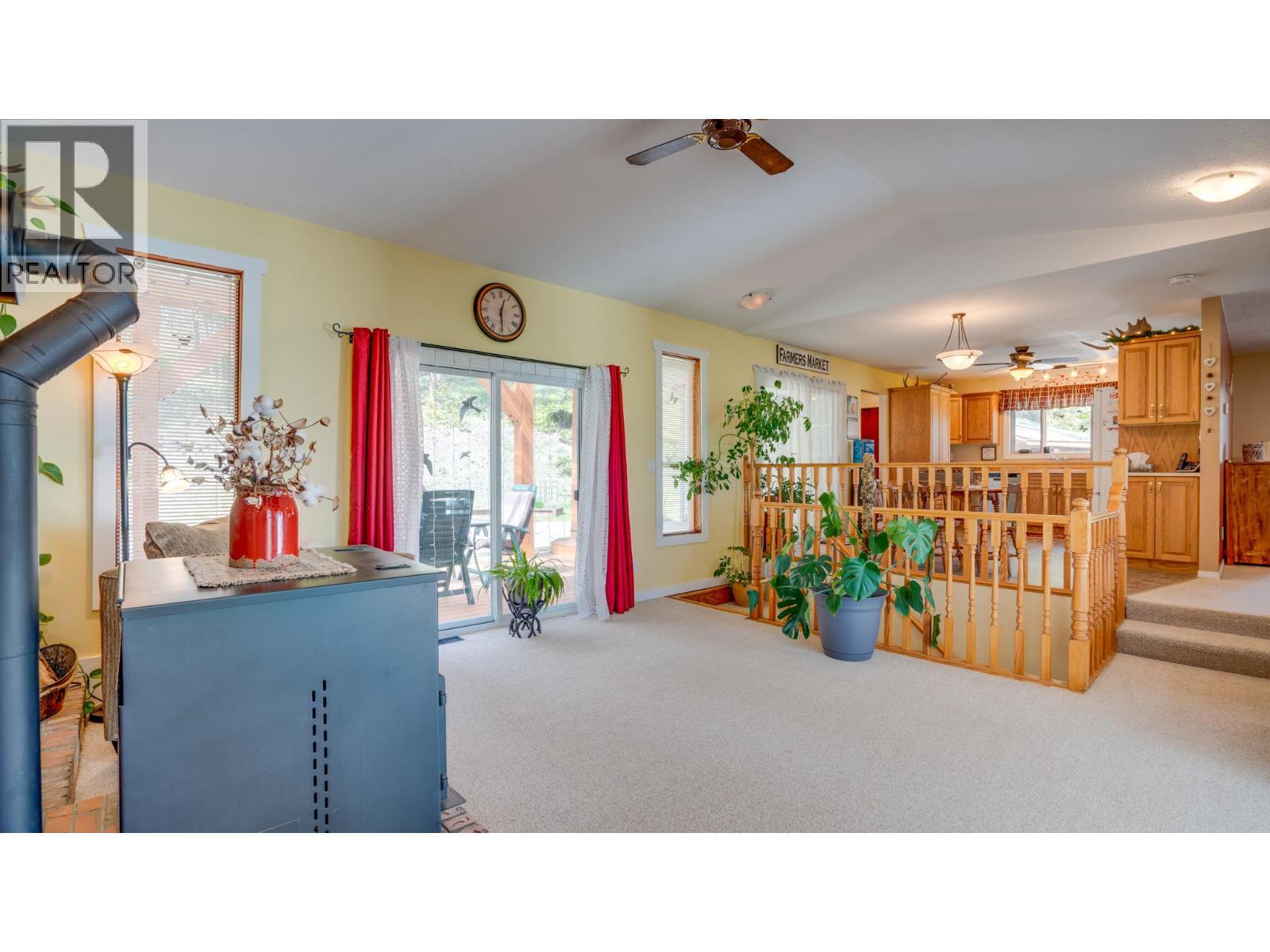 4851 Lansdowne Road, Spallumcheen, BC - Indoor Photo Showing Other Room