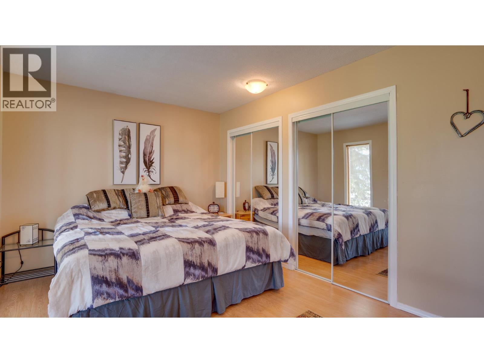 4851 Lansdowne Road, Spallumcheen, BC - Indoor Photo Showing Bedroom
