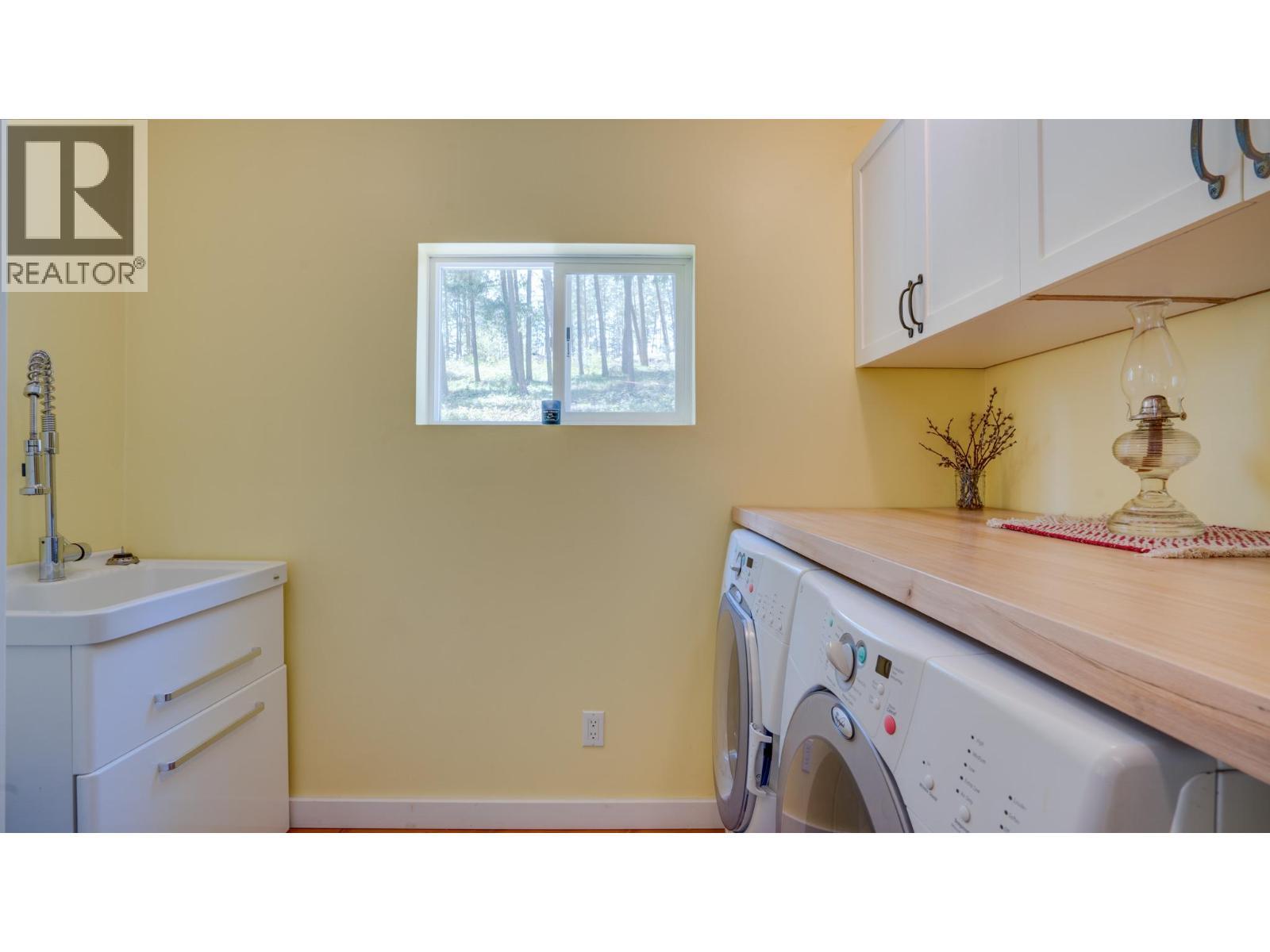 4851 Lansdowne Road, Spallumcheen, BC - Indoor Photo Showing Laundry Room