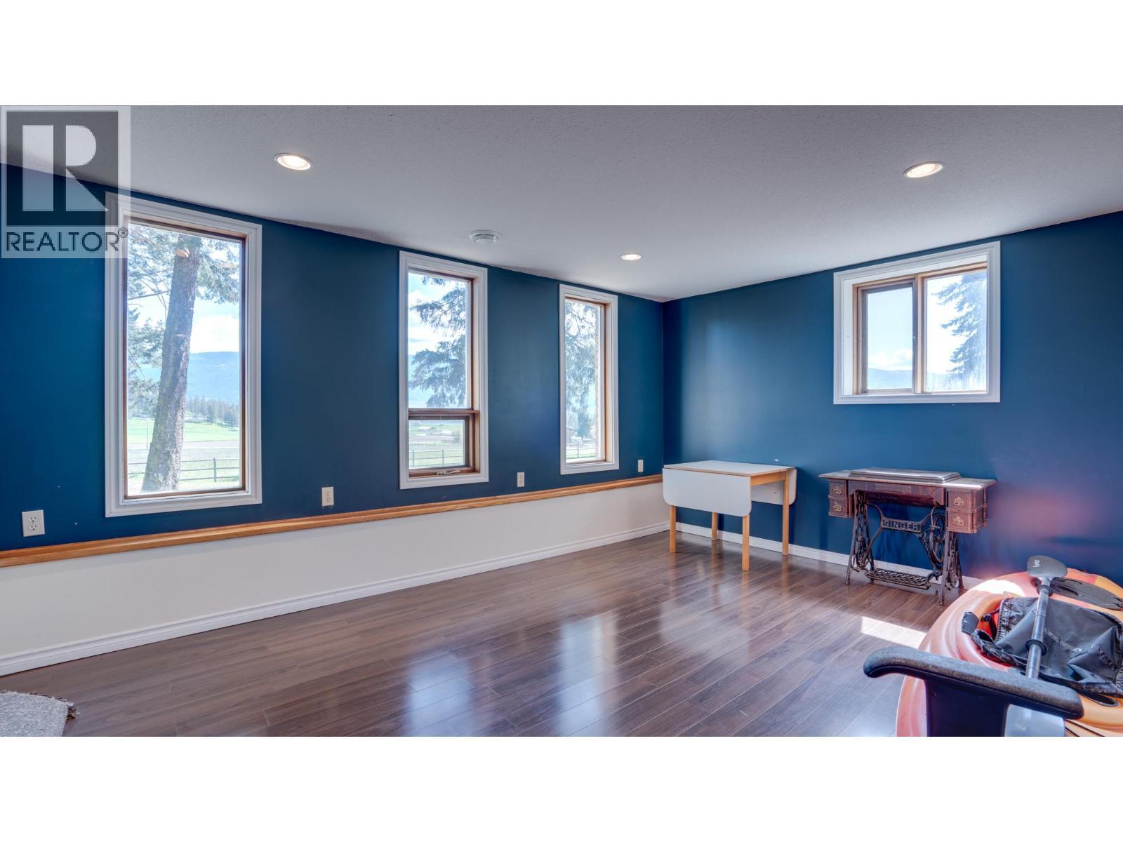 4851 Lansdowne Road, Spallumcheen, BC - Indoor Photo Showing Other Room