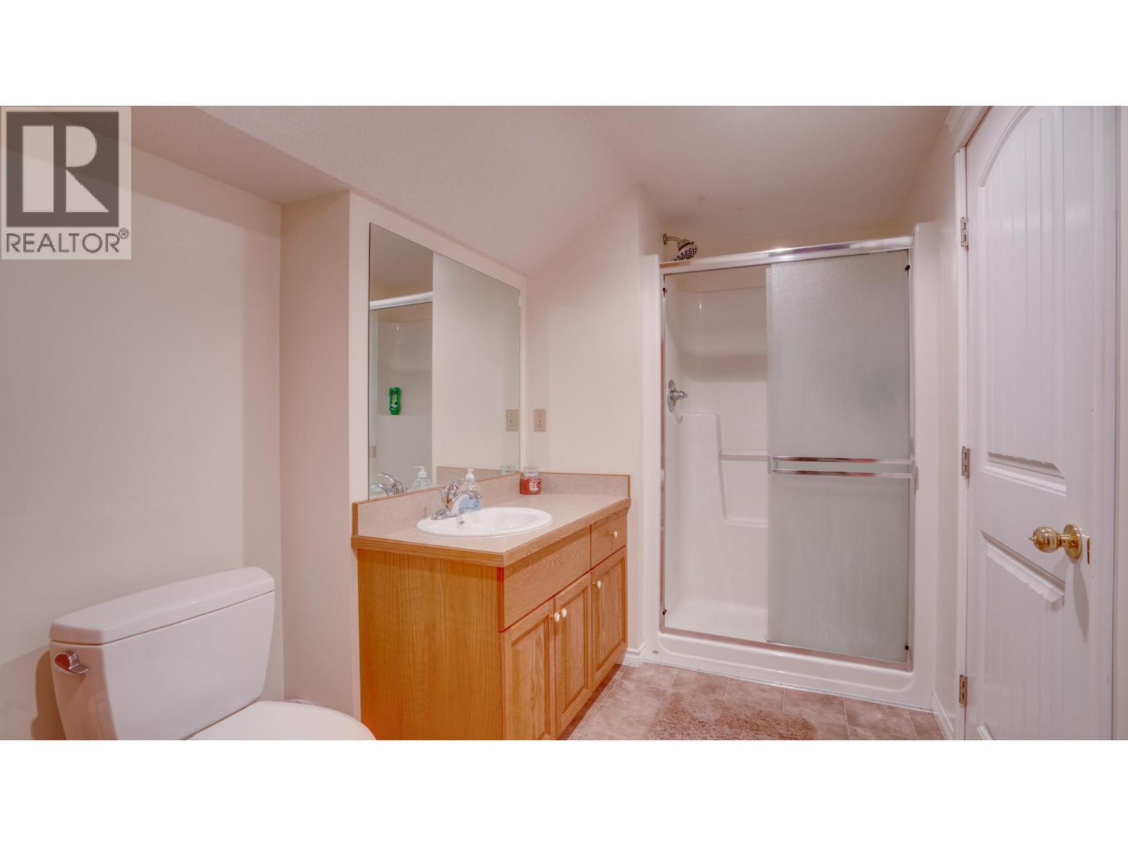 4851 Lansdowne Road, Spallumcheen, BC - Indoor Photo Showing Bathroom