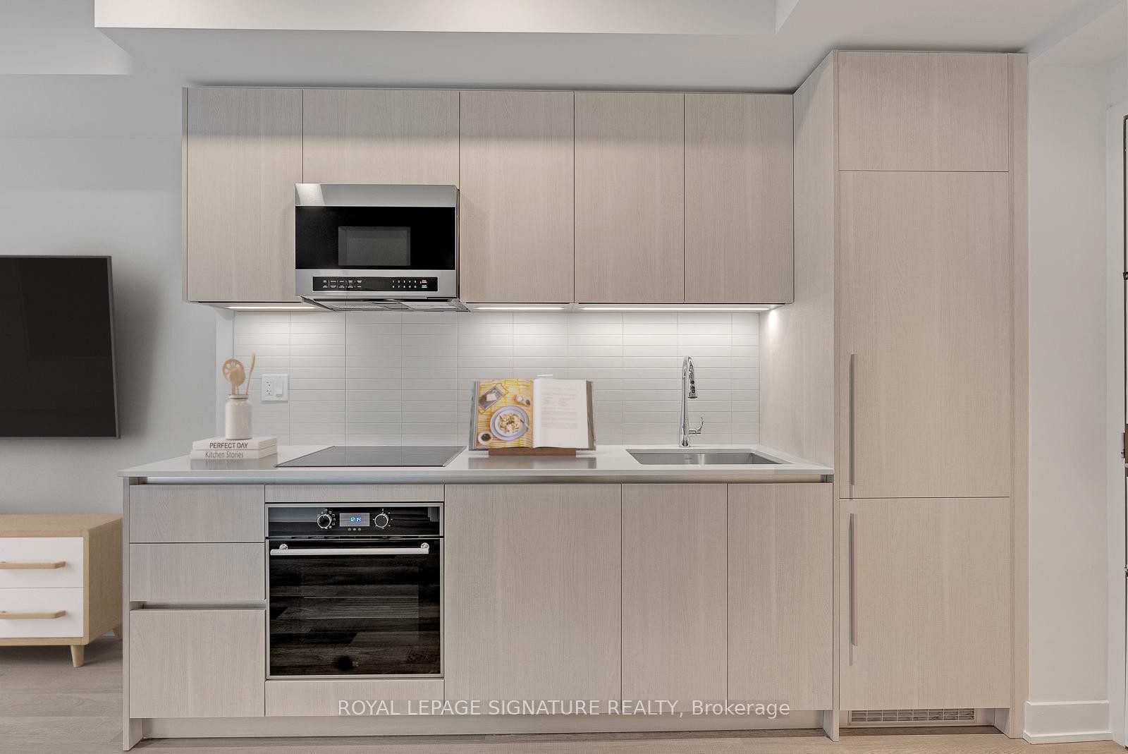 2809-8 Cumberland Street, Toronto, ON - Indoor Photo Showing Kitchen