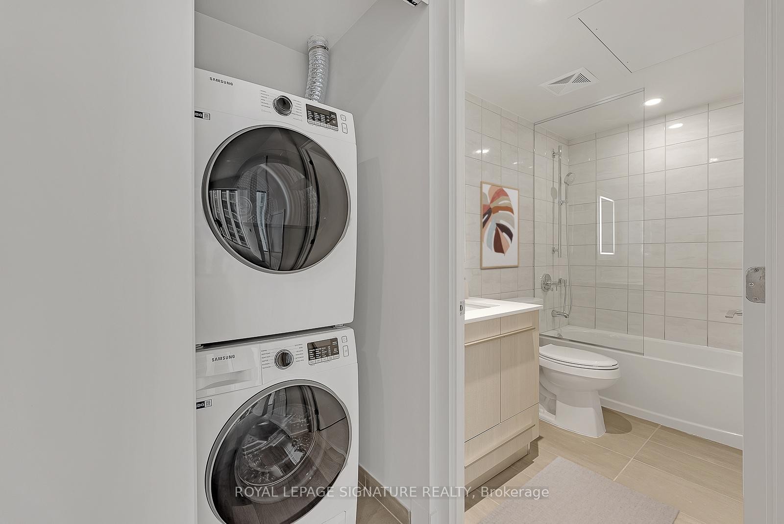 2809-8 Cumberland Street, Toronto, ON - Indoor Photo Showing Laundry Room