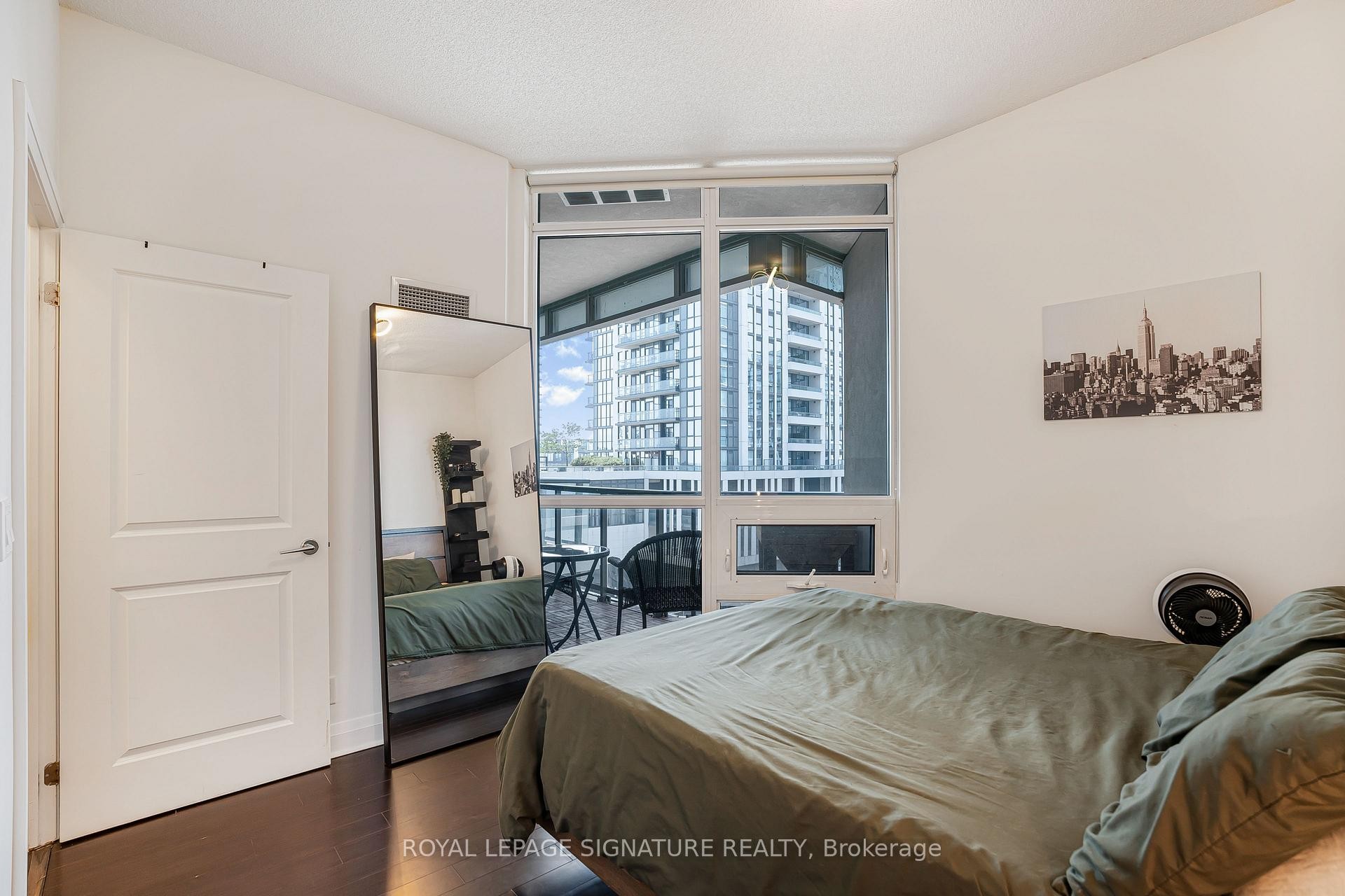 527-1185 The Queensway N/A, Toronto, ON - Indoor Photo Showing Bedroom