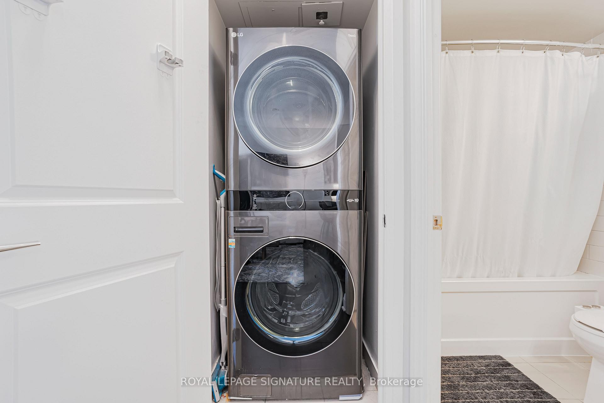 527-1185 The Queensway N/A, Toronto, ON - Indoor Photo Showing Laundry Room