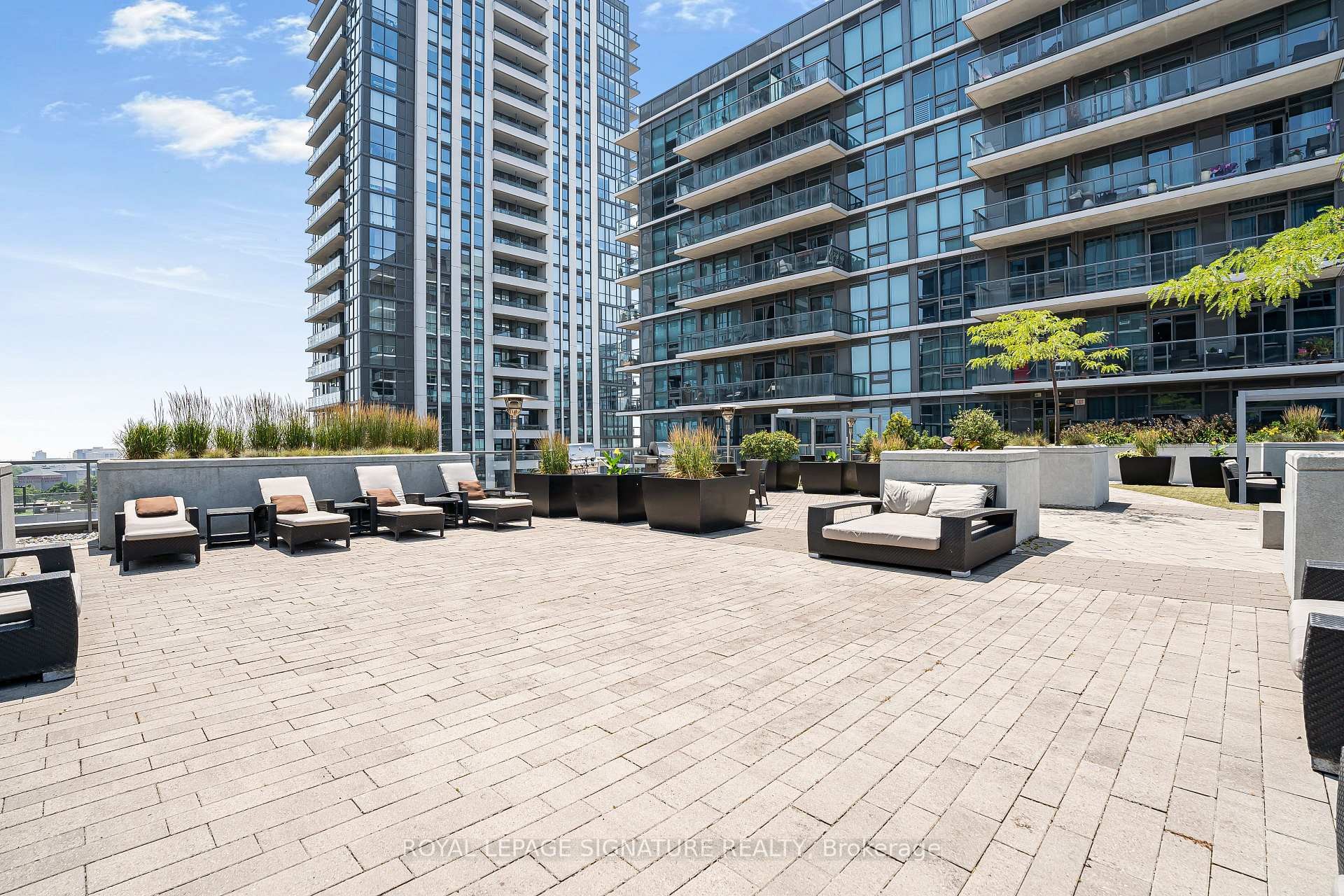 527-1185 The Queensway N/A, Toronto, ON - Outdoor