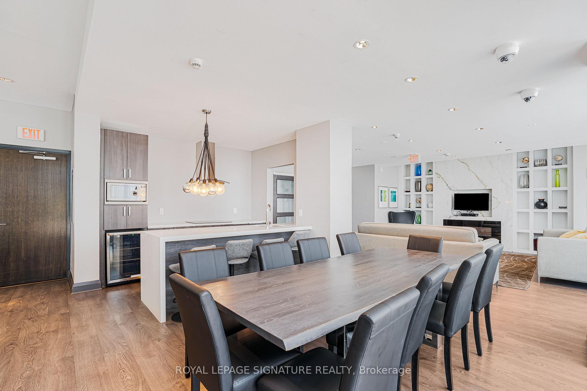 527-1185 The Queensway N/A, Toronto, ON - Indoor Photo Showing Dining Room