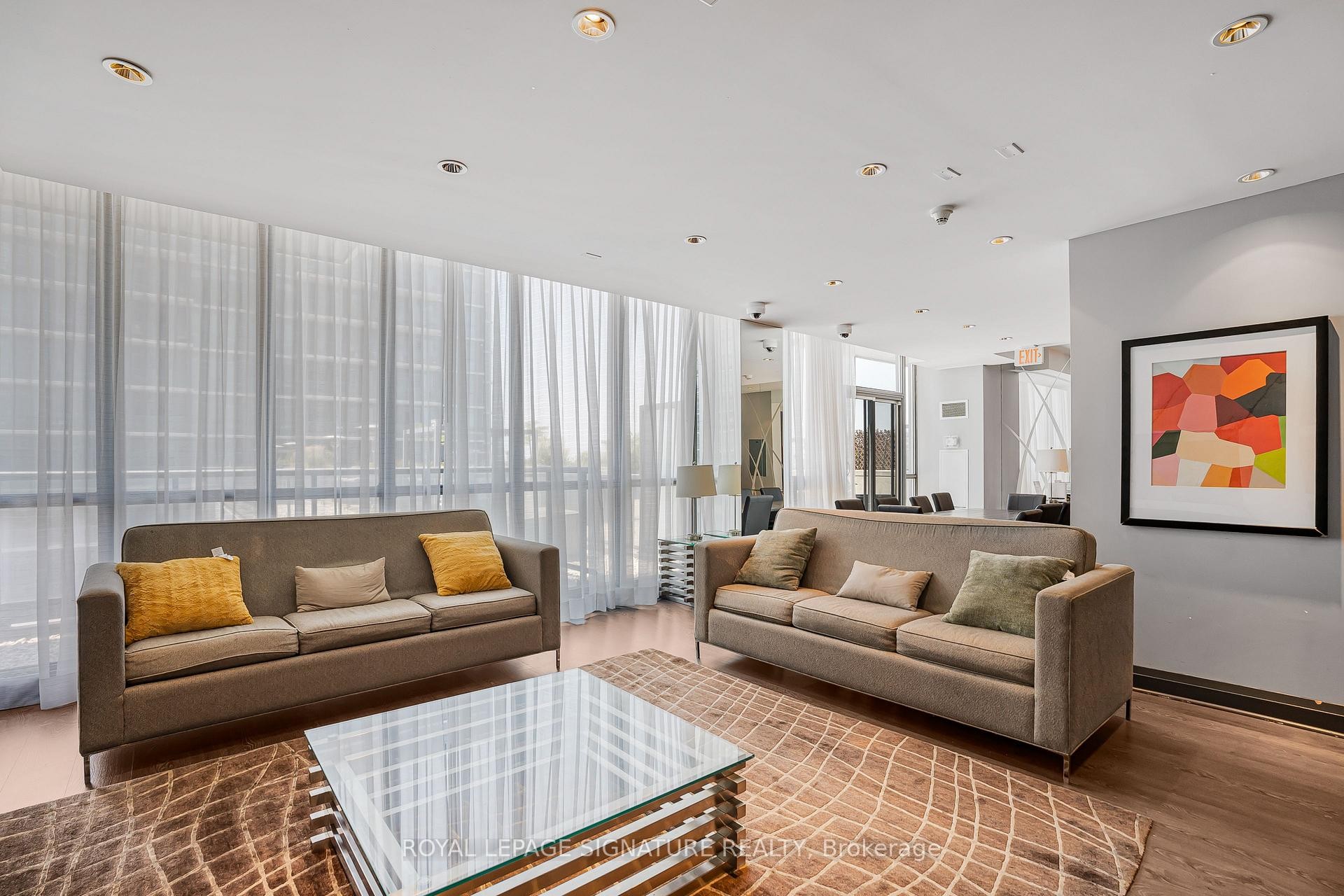 527-1185 The Queensway N/A, Toronto, ON - Indoor Photo Showing Living Room