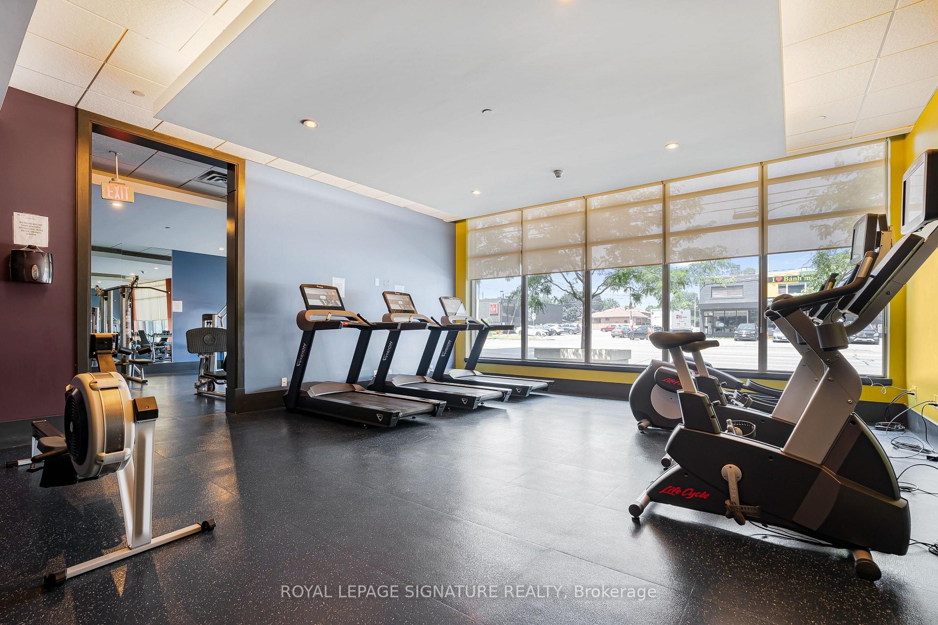 527-1185 The Queensway N/A, Toronto, ON - Indoor Photo Showing Gym Room