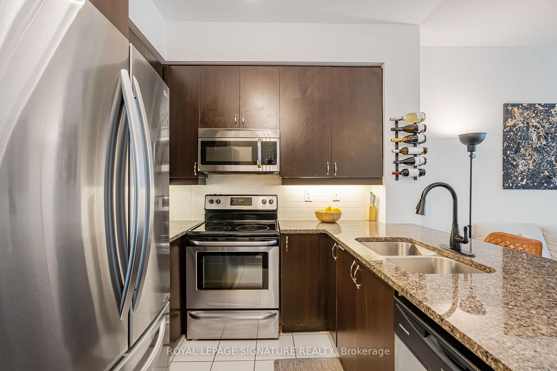 527-1185 The Queensway N/A, Toronto, ON - Indoor Photo Showing Kitchen With Double Sink With Upgraded Kitchen