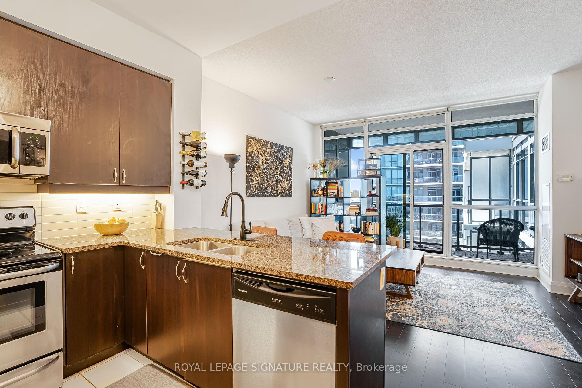 527-1185 The Queensway N/A, Toronto, ON - Indoor Photo Showing Kitchen With Double Sink
