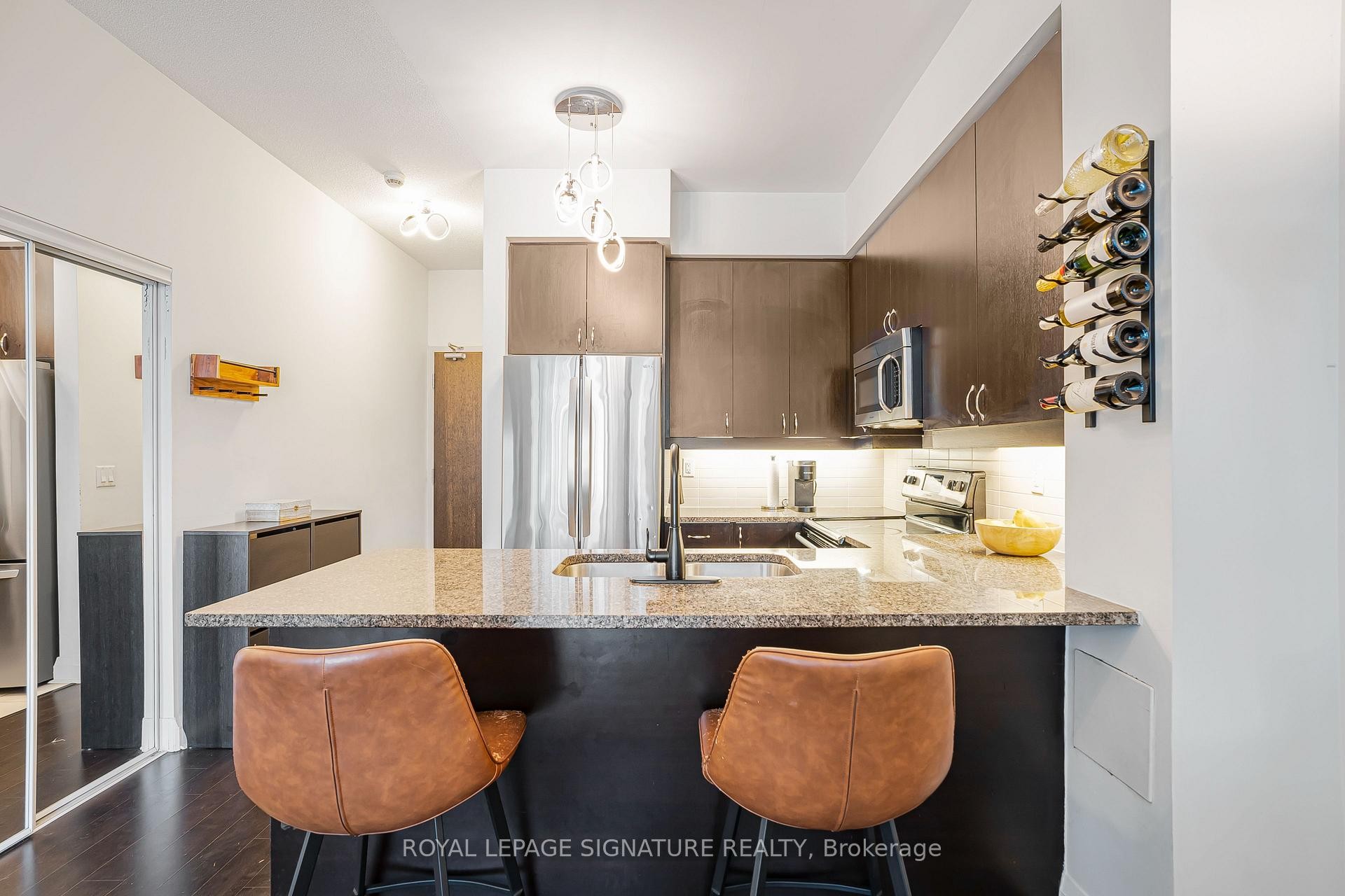 527-1185 The Queensway N/A, Toronto, ON - Indoor Photo Showing Kitchen With Double Sink With Upgraded Kitchen