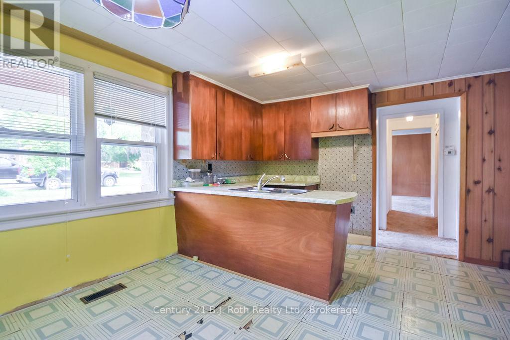 377 Barrie Road, Orillia, ON - Indoor Photo Showing Kitchen