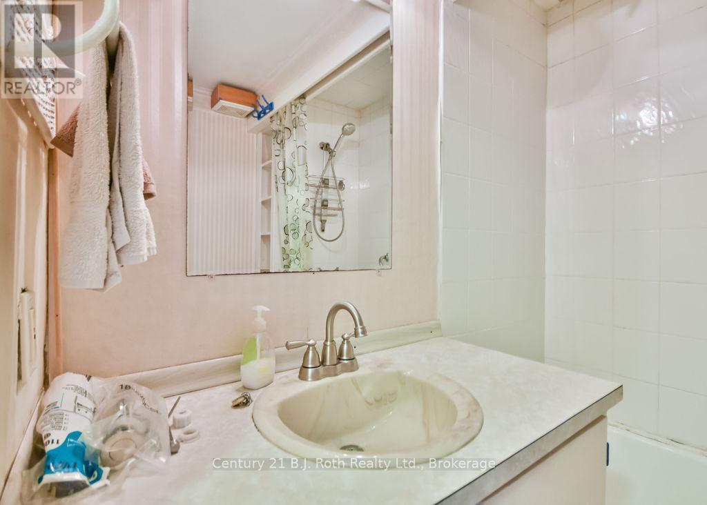 377 Barrie Road, Orillia, ON - Indoor Photo Showing Bathroom